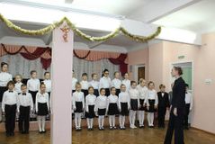 Хор младших классов вокально-хорового отделения (рук. Павлюченко Д.С.).Концертмейстер Солодянкина А.Д.